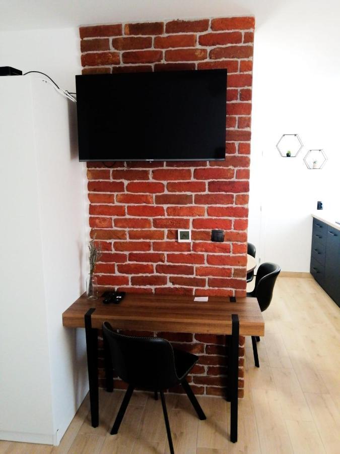 Evita Studio Apartment Karlovac Exterior foto